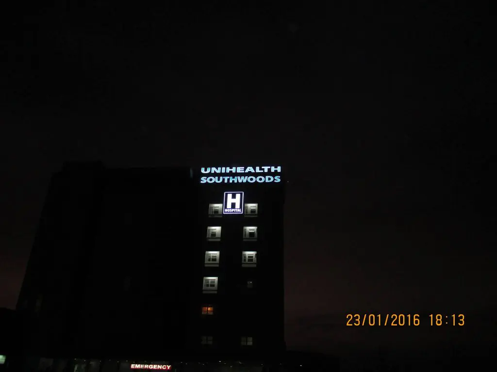 Hospital LED signage for UNHEALTH SOUTHWOODS, H HOSPITAL in Quezon City at night by M&G Global Ads.
