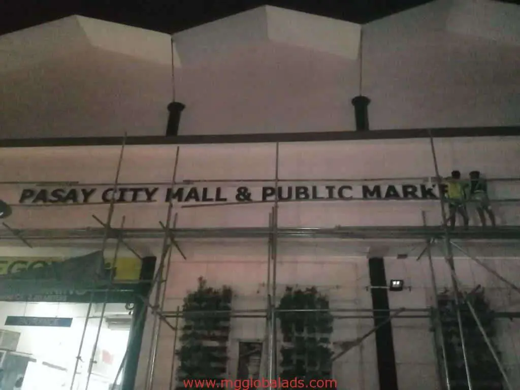 Metal sign installation for PASAY CITY MALL & PUBLIC MARKET in Makati at night, building signage by M&G Global Ads.