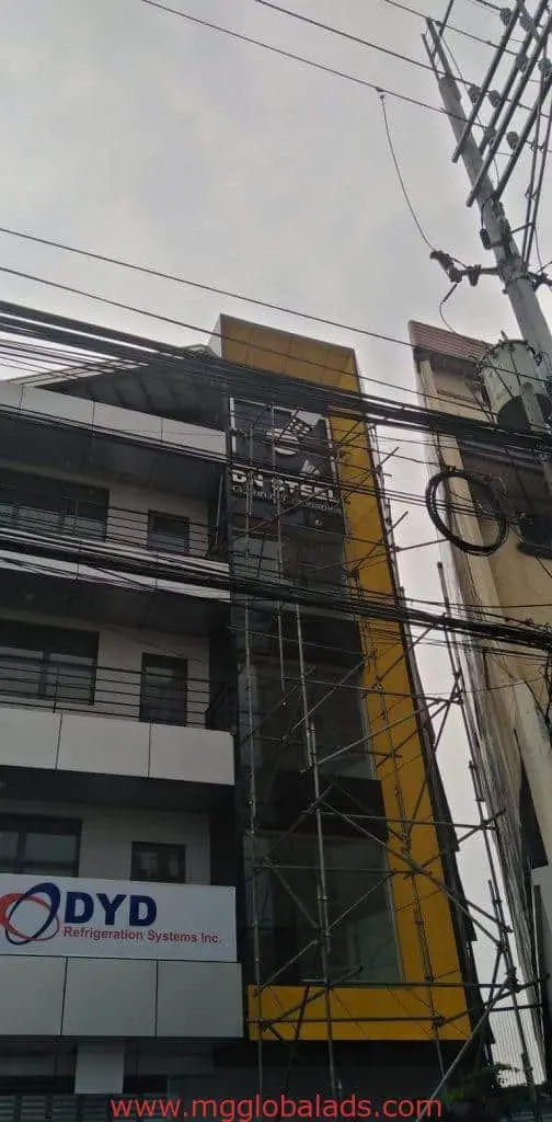 DYD Refrigeration Systems Inc. 3D building signage in Mandaluyong with scaffolding by M&G Global Ads.
