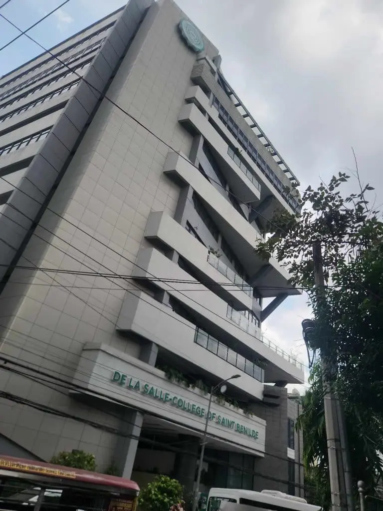 De La Salle-College of Saint Benilde LED signage on modern building in Mandaluyong, low angle view by M&G Global Ads.