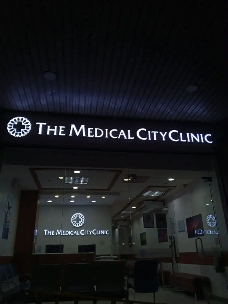 Front view of The Medical City Clinic LED building signage above glass doors in Metro Manila by sign maker Philippines, M&G Global Ads.