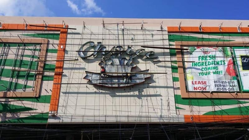 Chowking outdoor signage installation in Quezon City with scaffolding and banners, by M&G Global Ads.