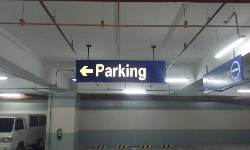 parking signage | overhead signs | photoluminescent sign