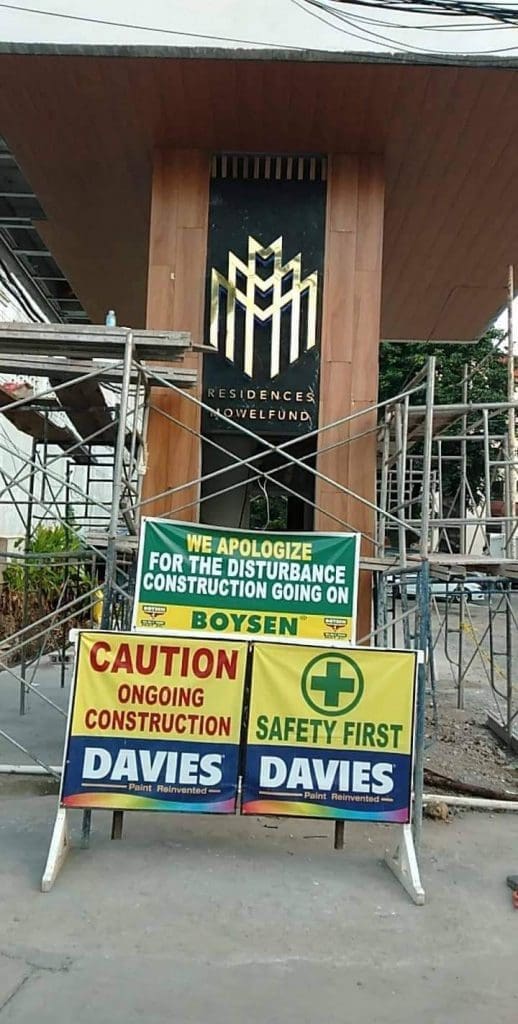 Building signage for Residence Powelfund with construction signages in Mandaluyong, project by M&G Global Ads.