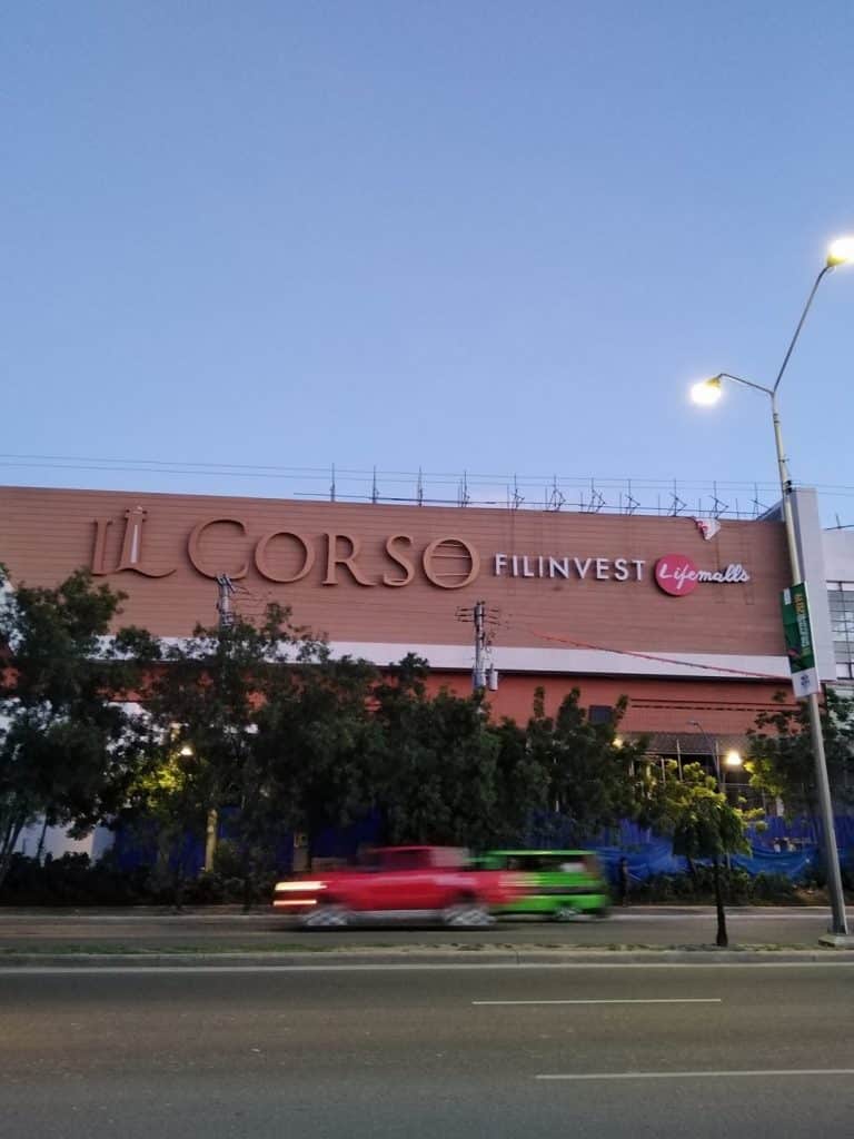 mall signage | building sign | Il Corso