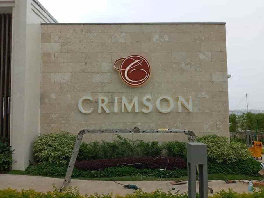 crimson hotel | hotel signage | sign maker