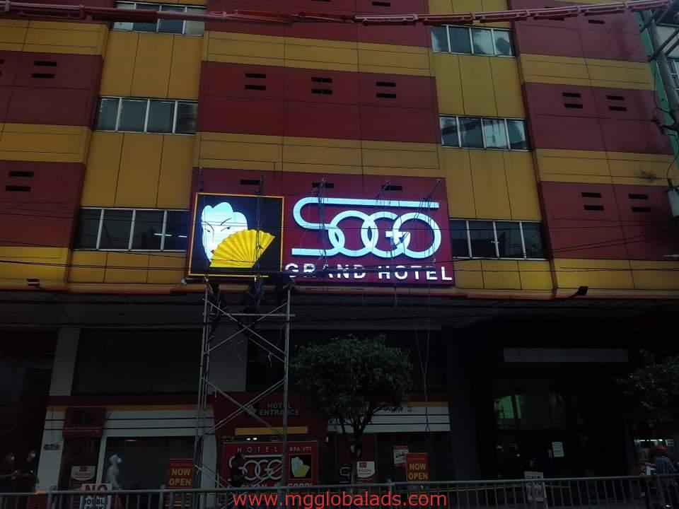 acrylic-sign-sogo-hotel-building-sign