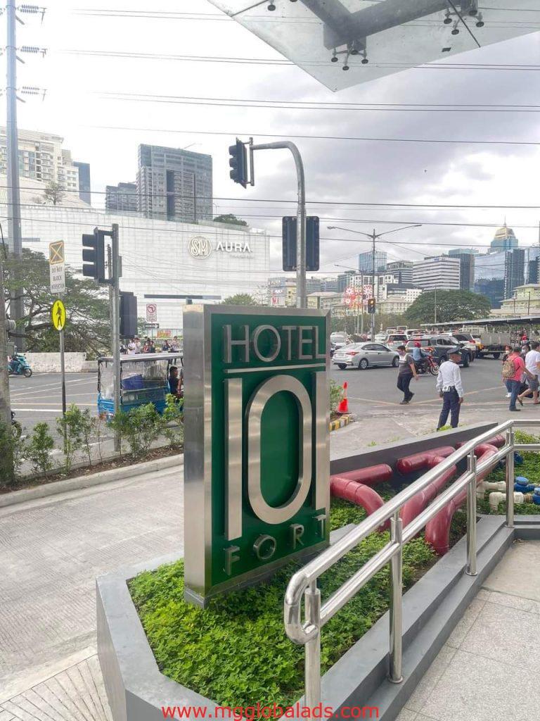 monument sign | hotel 101