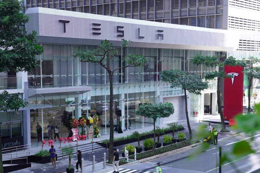 Tesla | building sign