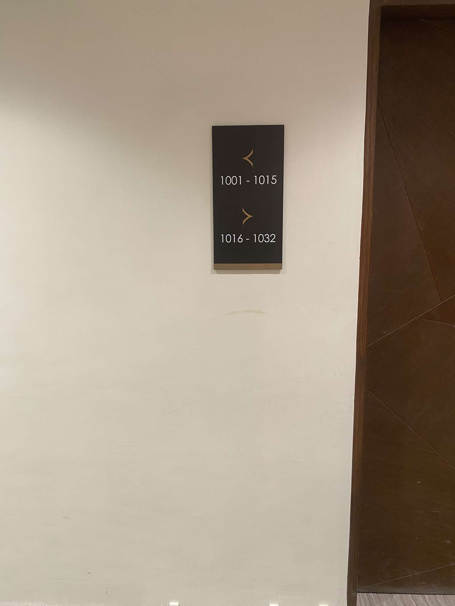 room sign
