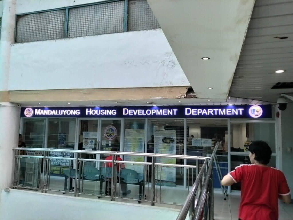 Acrylic building signage for Mandaluyong Housing Development Department, Metro Manila by sign maker Philippines M&G Global Ads.