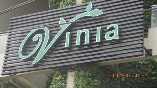 vinia-building-signage