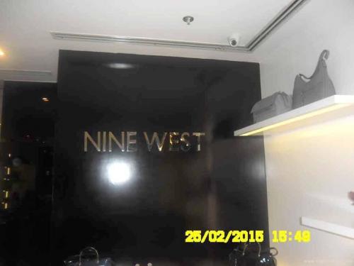 nine-west-stainless-signage
