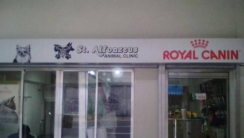 acrylic-signs-royal-canine