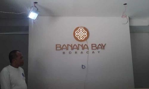 banana-bay-boracay-lobby-signs