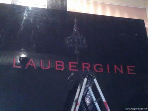 laubergine-acrylic signage