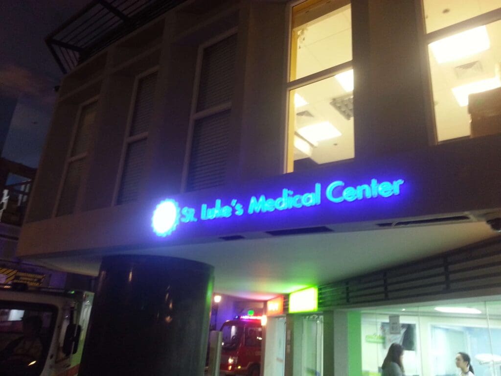 St. Luke’s Medical Center LED building signage, bright blue above entrance, Metro Manila, sign maker Philippines by M&G Global Ads.
